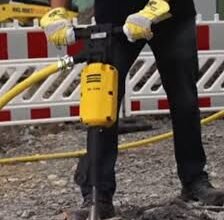 عمال حفر بالكمبروسر بالرياض