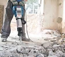 عمال حفر بالكمبروسر في الرياض